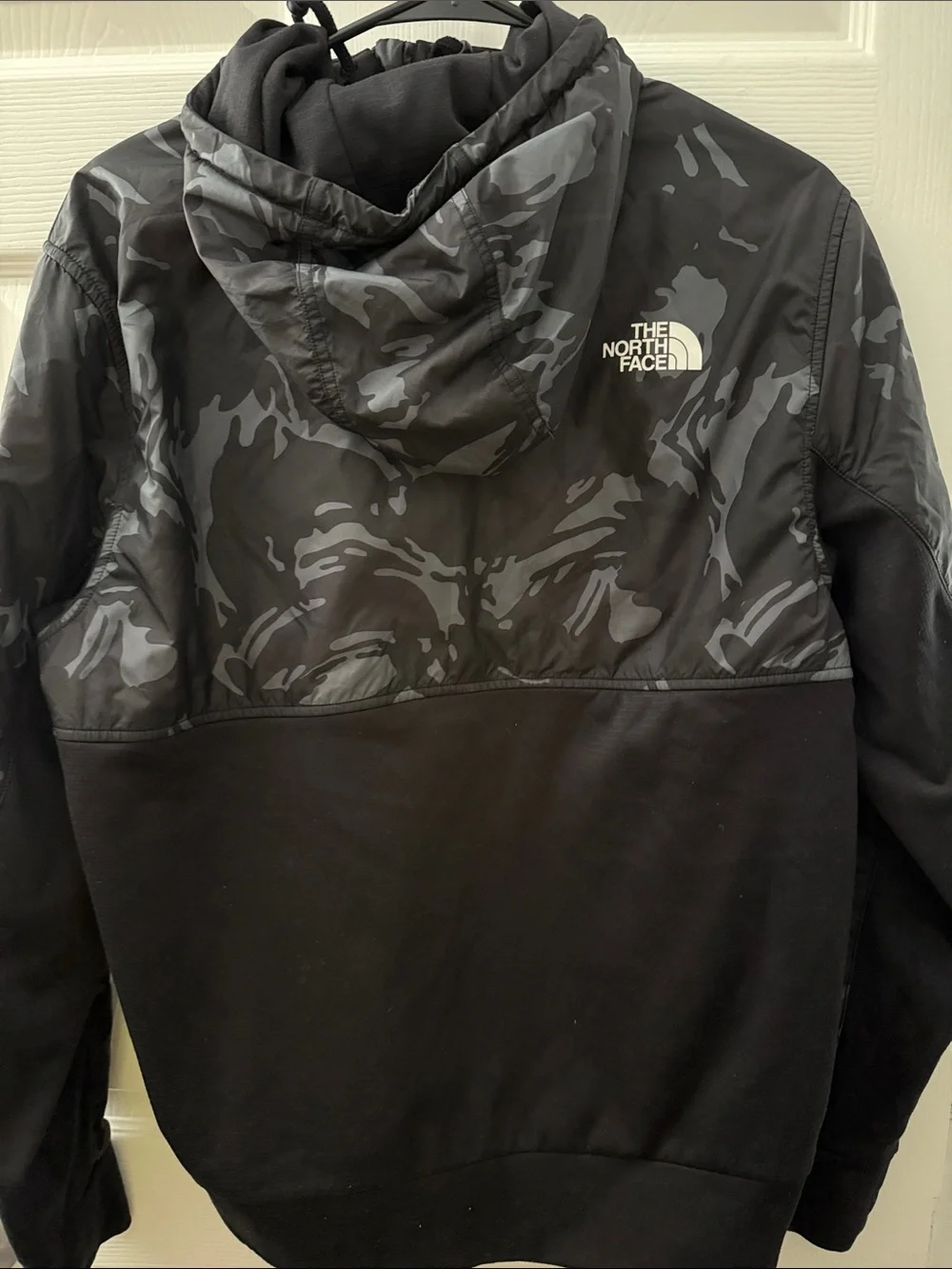 The North Face Men’s Black & Gray Camo Lightweight Hooded Jacket